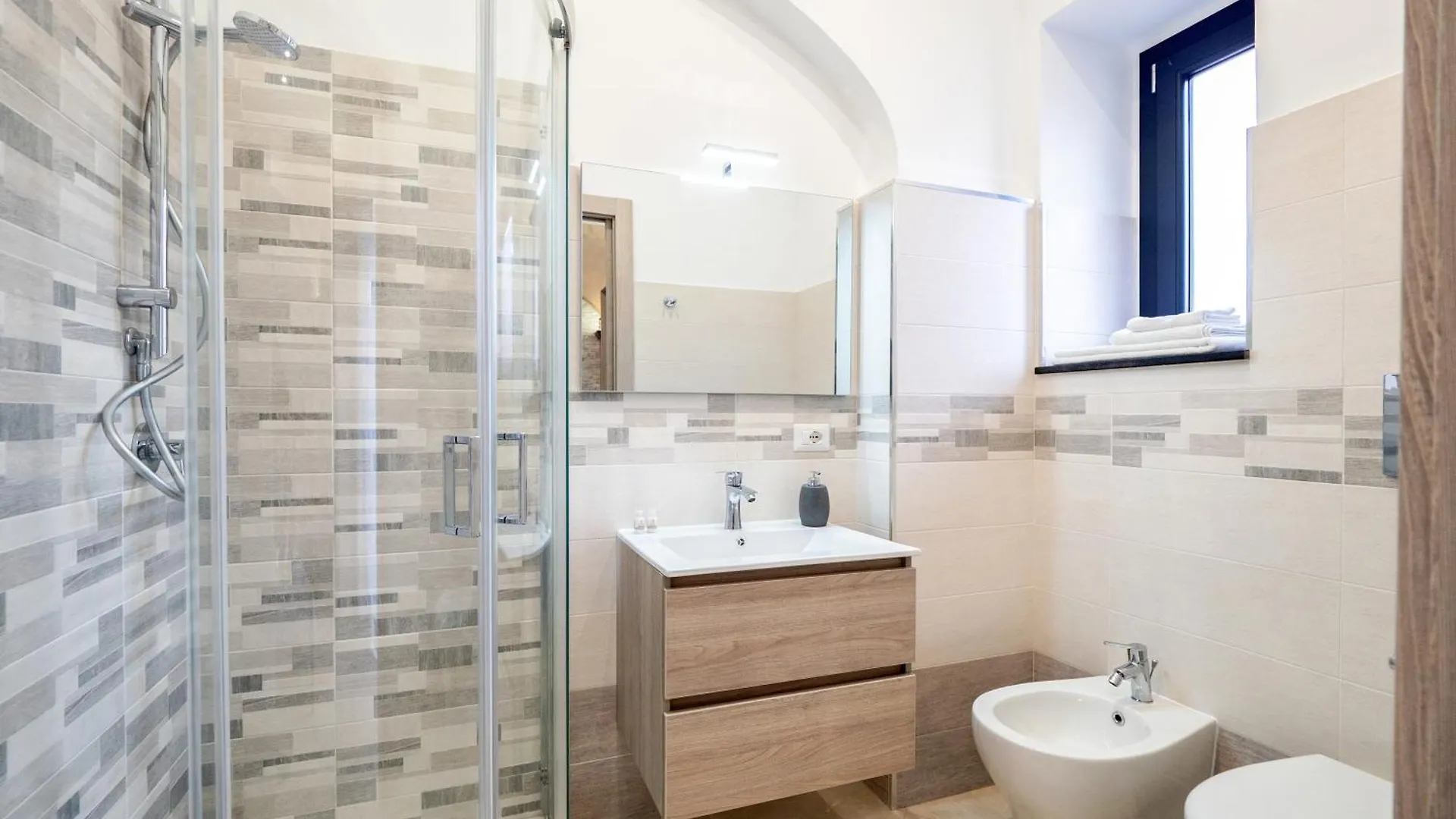 Bed & Breakfast Eraldo Bed And Breakfast Cesaro Italy